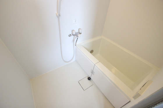 バス・シャワールーム　※別部屋の写真です