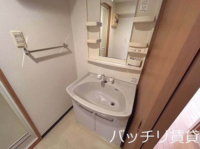 洗面設備　別号室写真のため現況を優先いたします。