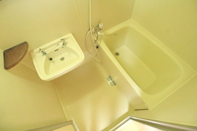 バス・シャワールーム　同建物別号室参考写真です