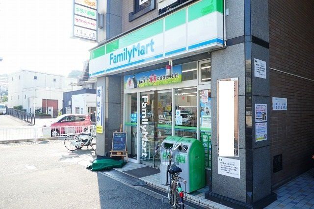 コンビニ　ファミリーマート国分駅西口店（コンビニ）まで162m