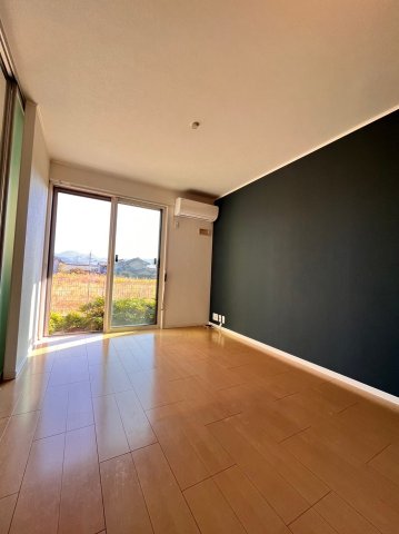 居室・リビング　別号室の画像です。ご参考下さい