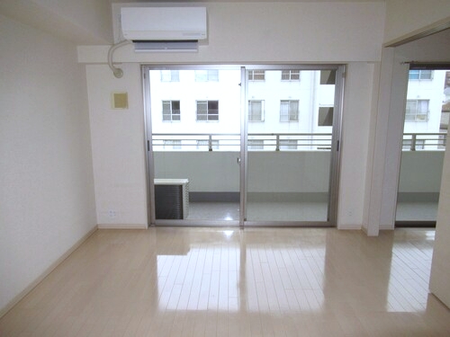 居室・リビング　使いやすい形の為、レイアウトを楽しめます♪