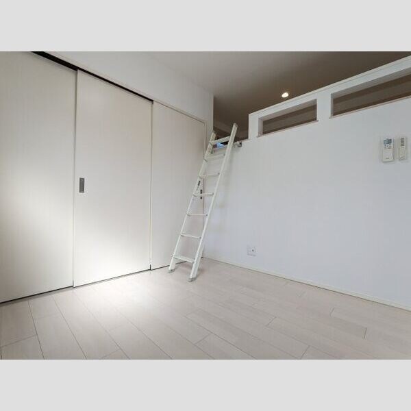 その他部屋・スペース　洋室3.7帖　ロフト5.1帖　クローゼット付