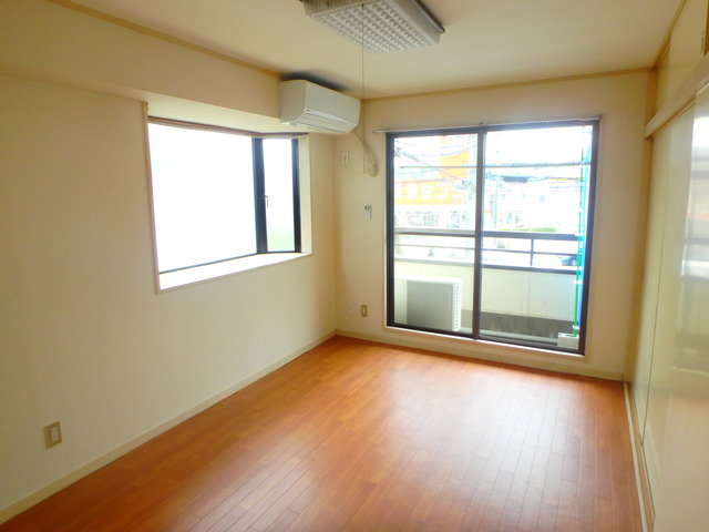 居室・リビング　角部屋参考写真です