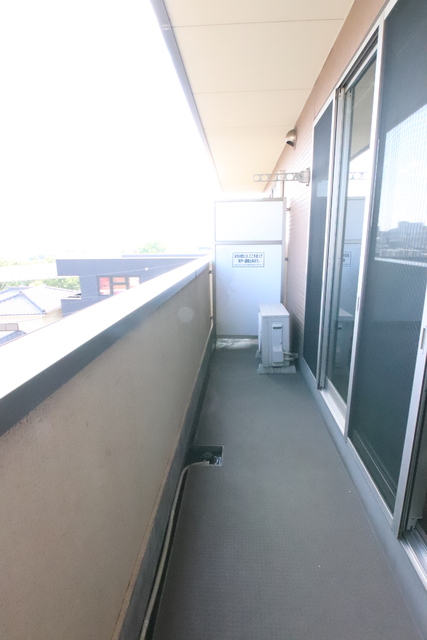 バルコニー　広々としたバルコニースペースです。