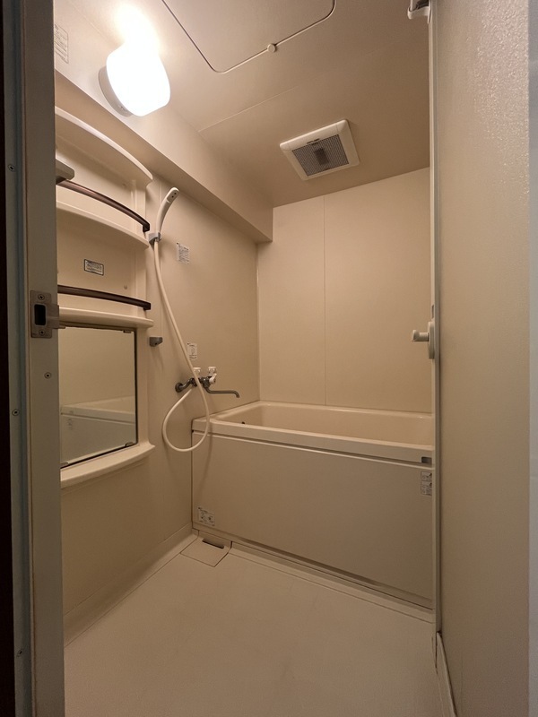 バス・シャワールーム　ゆったり過ごせるお風呂です