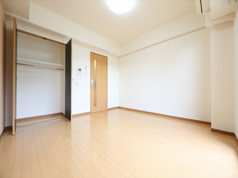 その他部屋・スペース　洋室7.8帖　クローゼット付（収納充実してます）