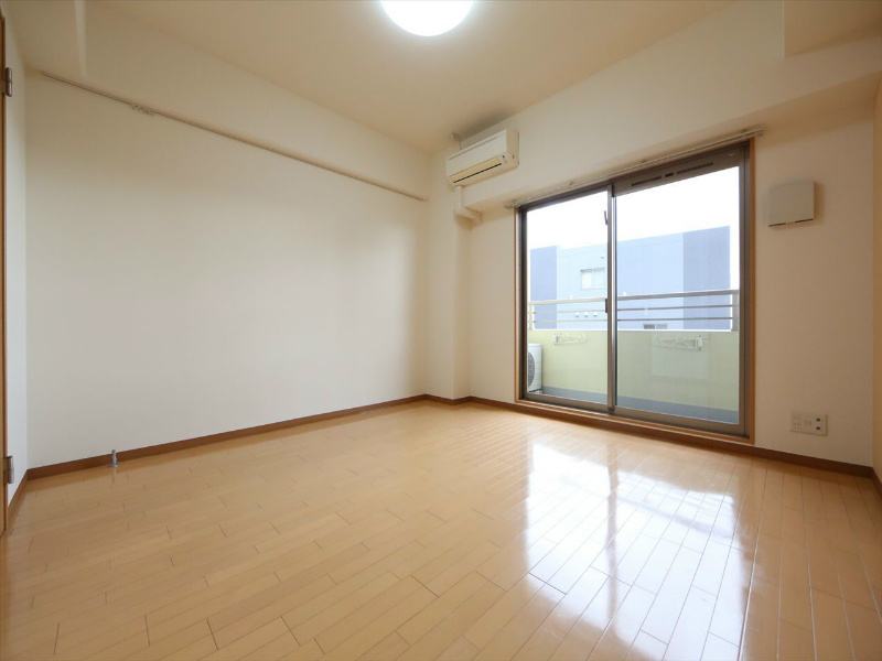 居室・リビング　洋室7.8帖　エアコン完備　南面バルコニー