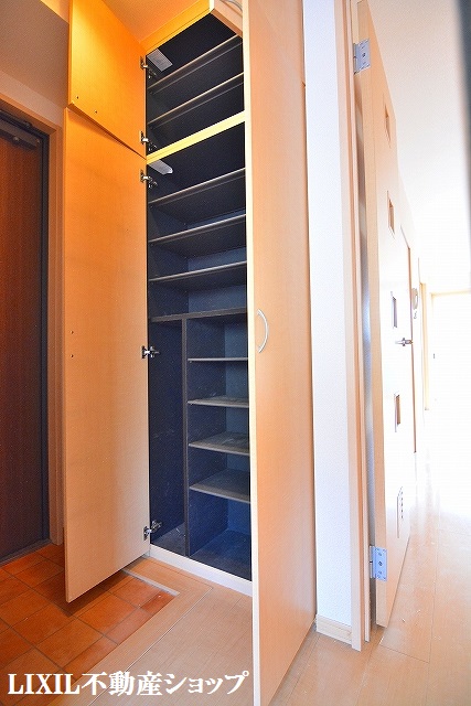 玄関　玄関収納です。