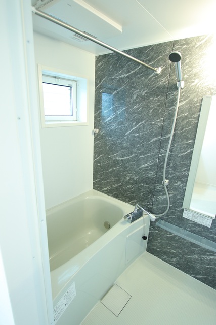 バス・シャワールーム　浴室乾燥機付きバスルーム