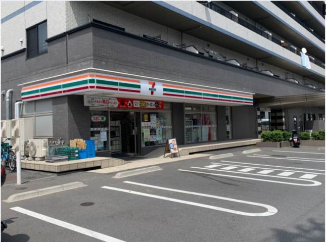 コンビニ　セブンイレブン（コンビニ）まで621m