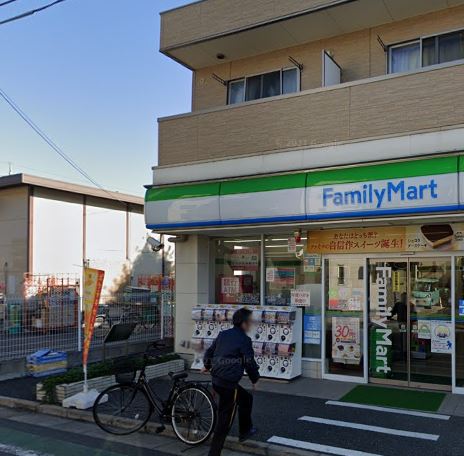 コンビニ　ファミリーマート（コンビニ）まで839m
