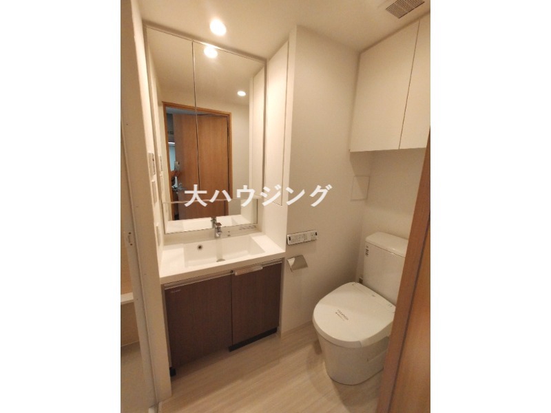 洗面設備　収納たっぷり！