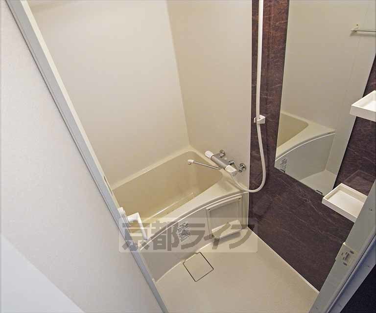 バス・シャワールーム　バスルームです