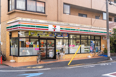 コンビニ　セブンーイレブン大田区中央８丁目店（コンビニ）まで112m