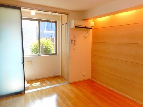 居室・リビング　同物件の写真です。