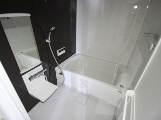 バス・シャワールーム　※別部屋の写真です