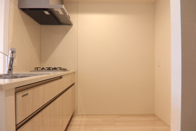 キッチン　別室の参考写真です。※現況優先、床・建具・設備など部屋により