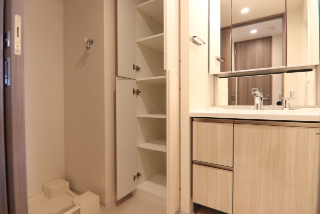 洗面設備　別室の参考写真です。※現況優先、床・建具・設備など部屋により