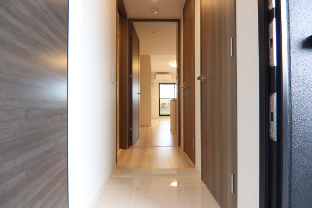 玄関　別室の参考写真です。※現況優先、床・建具・設備など部屋により