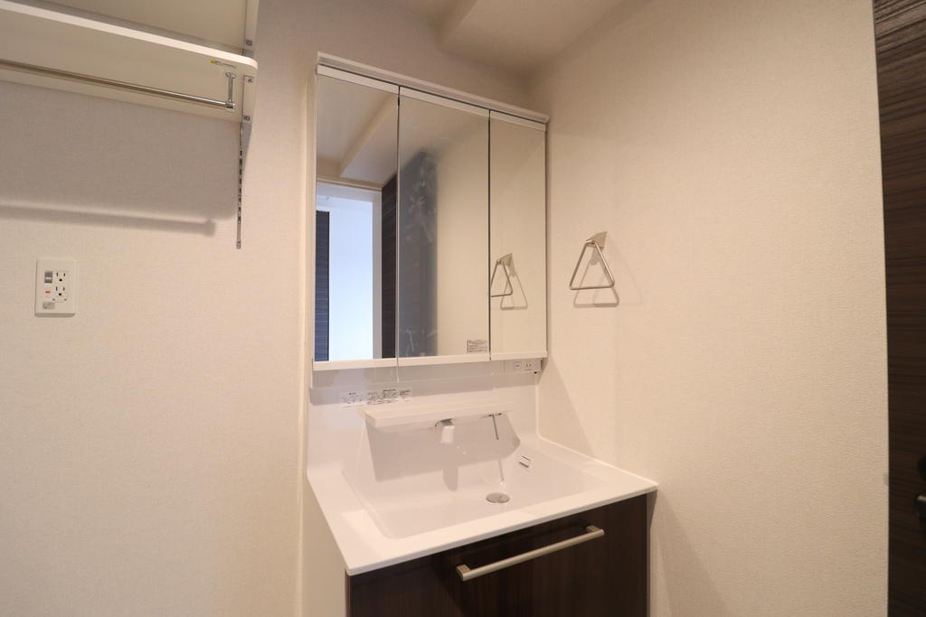 洗面設備　シャワー付き洗面台♪