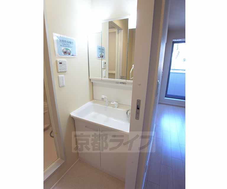 洗面設備　類似物件の参考写真です。