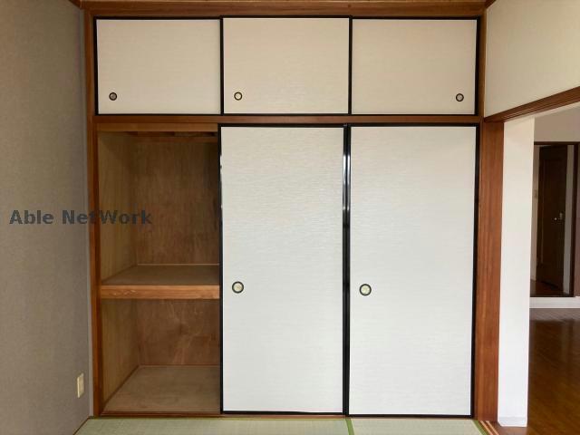 収納　※同物件別部屋の写真です。