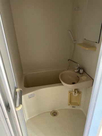 バス・シャワールーム　落ち着いた空間のお風呂です