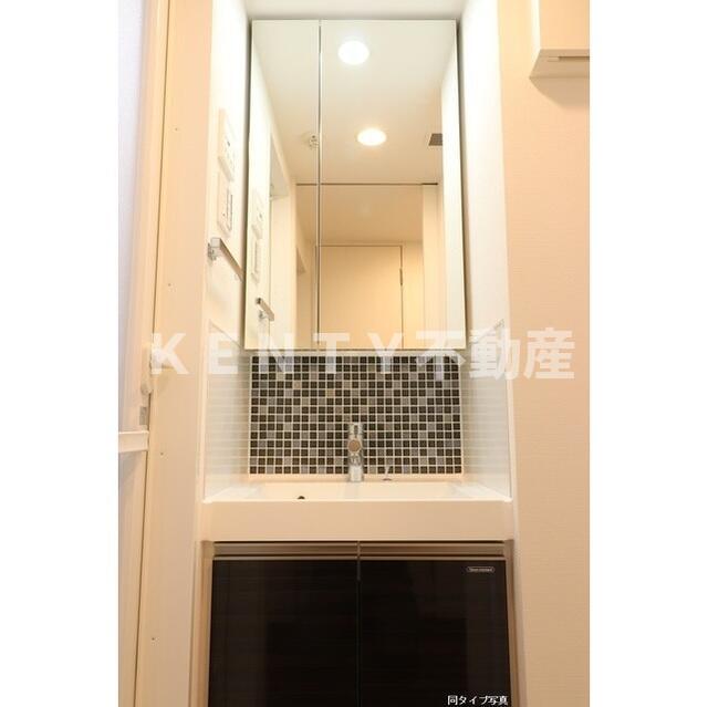 洗面設備　ゆったりとスペースのある洗面所