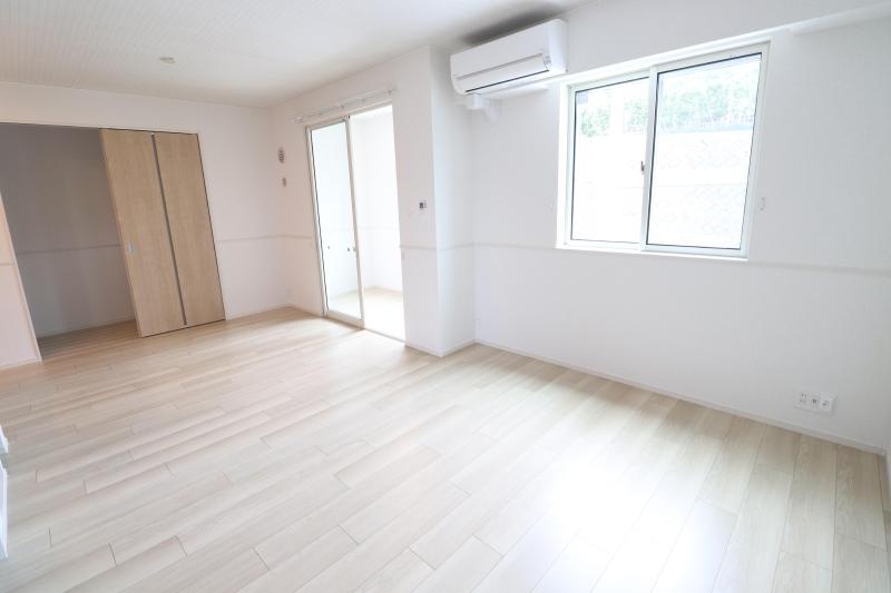 その他設備　リビング13帖、エアコン付き。