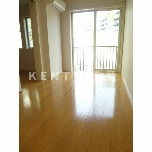 居室・リビング　こちらのリビングで趣味の時間をお楽しみください