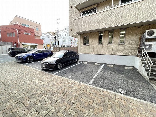 駐車場　いつでも目の届く敷地内に駐車場があります♪荷物がかさばりがち