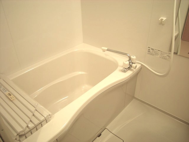 バス・シャワールーム　浴室暖房乾燥機＆物干しバー付きバスルーム！外に干せないお洗濯