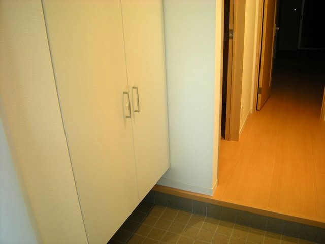 玄関　シューズボックス付きで玄関すっきり片付きます！お客様もスムー