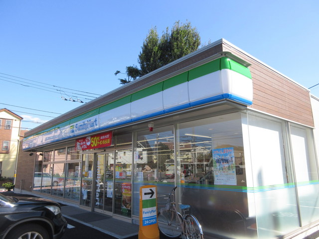 コンビニ　ファミリーマート（コンビニ）まで330m