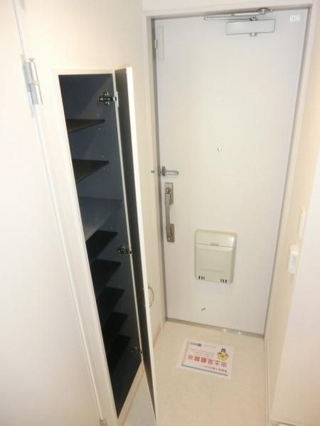 玄関　下駄箱スペースもたっぷりございます