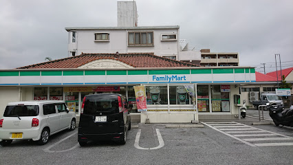コンビニ　ファミリーマート うるくたから店（コンビニ）まで158m