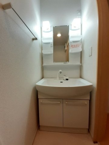 洗面設備　使いやすい洗面所です