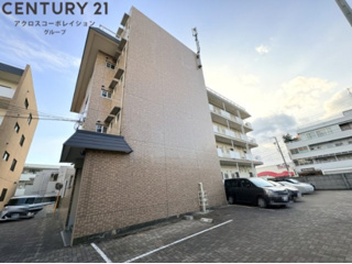 建物外観　敷地内に駐車場あります