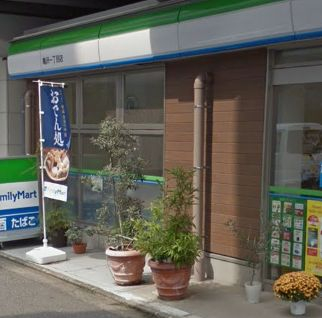 コンビニ　ファミリーマート 亀沢一丁目店（コンビニ）まで391m