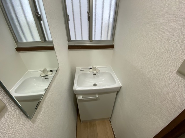 洗面設備　独立洗面化粧台が付いています！