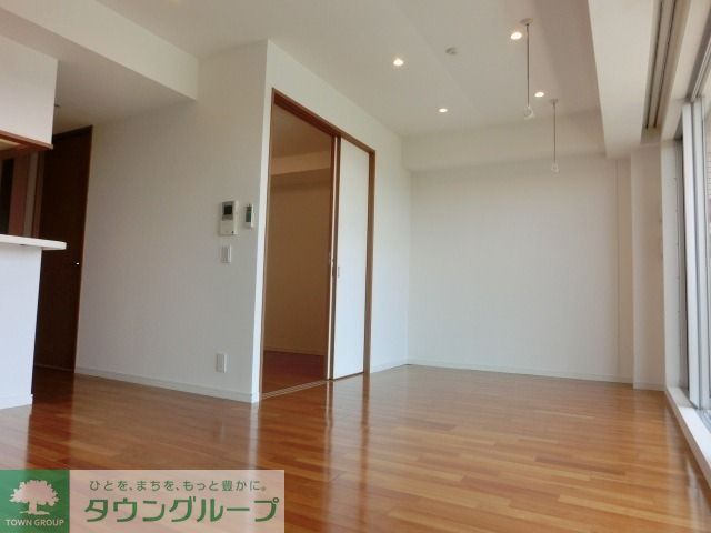 その他部屋・スペース　別角度より見たリビング
