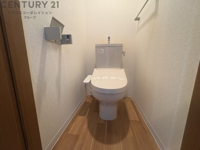 トイレ　温水洗浄便座付きのトイレです♪