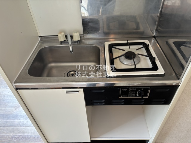 キッチン　キッチンは収納付なので、調理器具など必要な物を収納できます☆