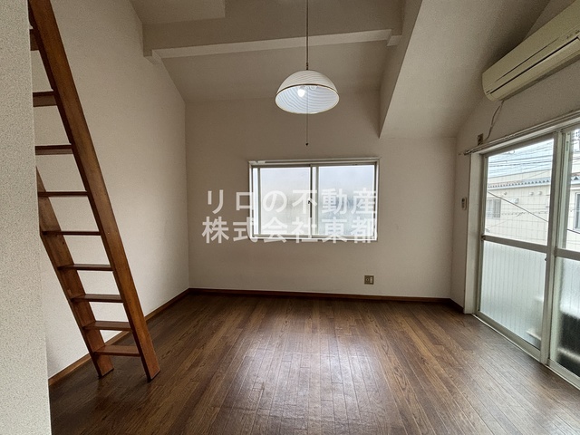 居室・リビング　天井高の開放感が気持ちいいロフト付きのお部屋です☆