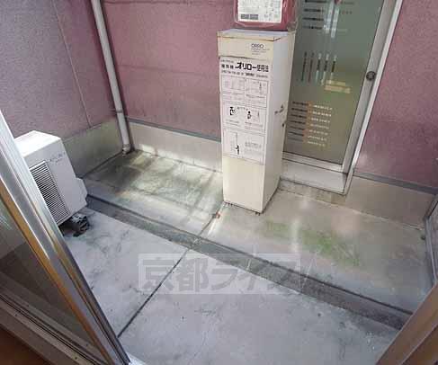 バルコニー　大きなバルコニー・前は商店街！