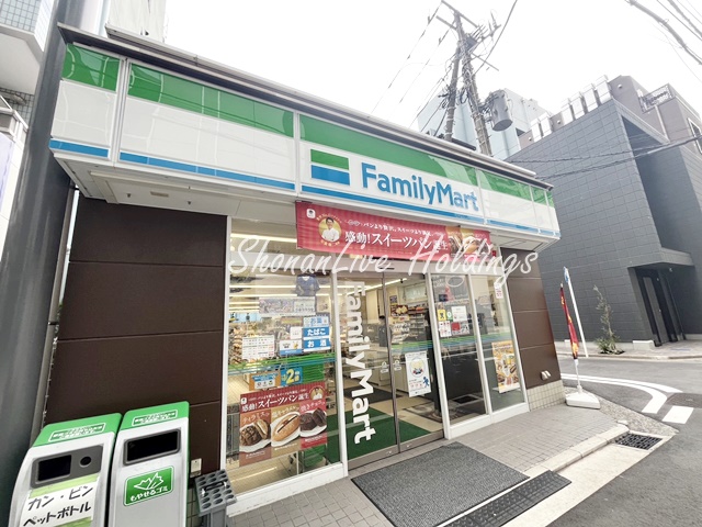 コンビニ　ファミリーマート　横浜不老町店（コンビニ）まで216m