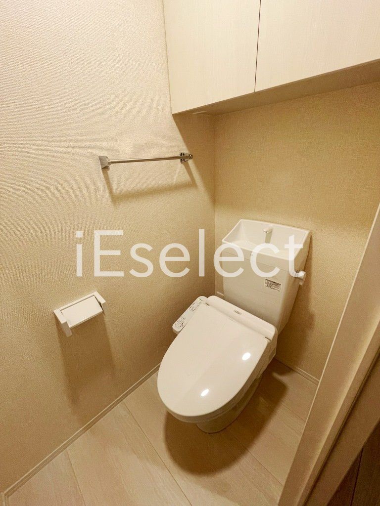 トイレ　温水洗浄便座付きのトイレです