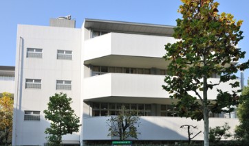 小学校　港区立赤坂小学校（小学校）まで332m