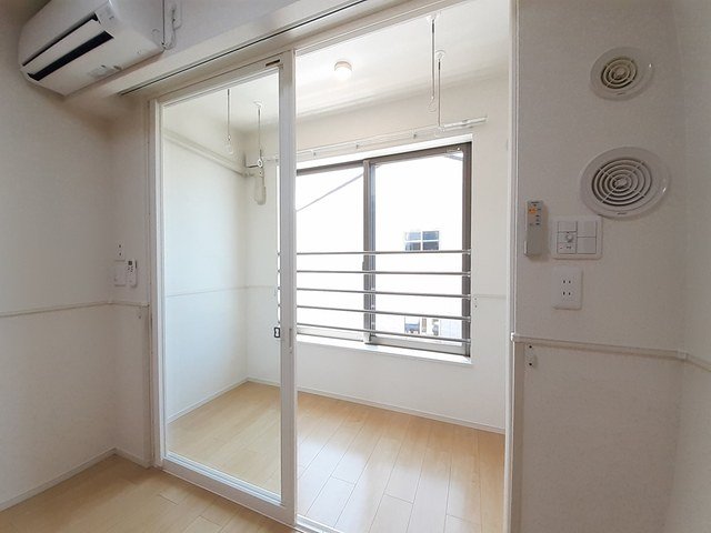 その他部屋・スペース　サンルーム。雨の日や冬でも安心して洗濯物が干せます！